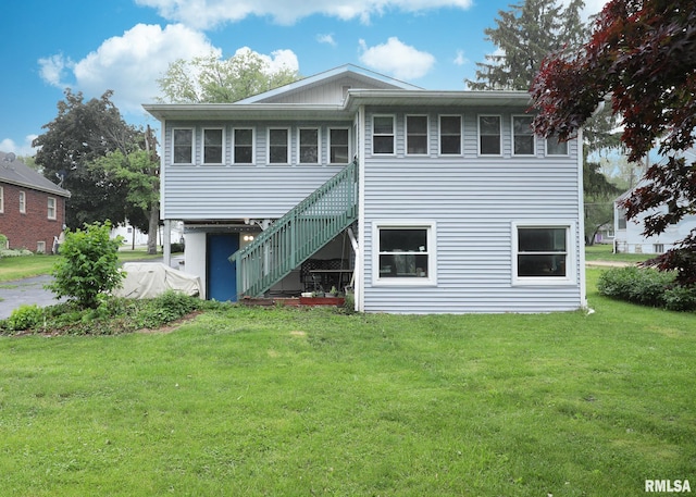 2015 N Zenith Ave, Davenport, IA 52804 - back of property with stairway and a yard