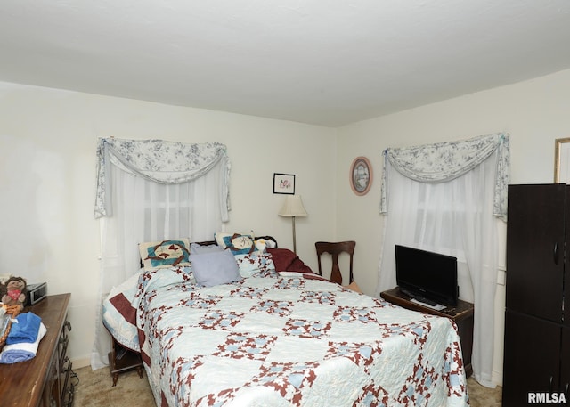 2015 N Zenith Ave, Davenport, IA 52804 - bedroom with light carpet