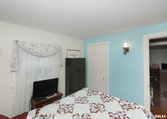 2015 N Zenith Ave, Davenport, IA 52804 - bedroom featuring wood finished floors