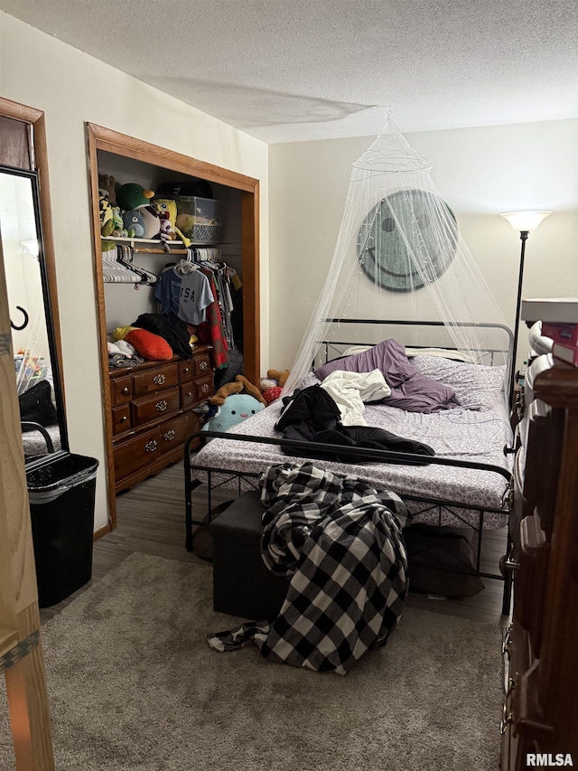 105-109 NE 5th Ave, Aledo, IL 61231 - bedroom featuring a closet and a textured ceiling