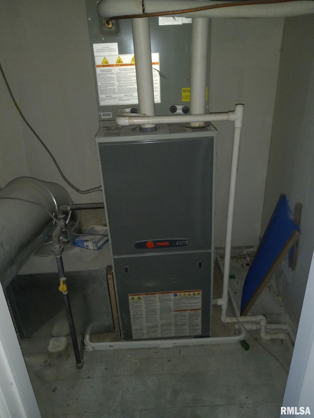 1812 Pershing Ave, Davenport, IA 52803 - utility room with heating unit