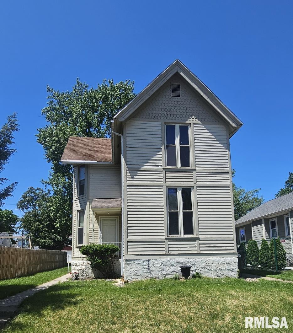 602 Kenilworth Ct, Clinton, IA 52732 - view of property exterior