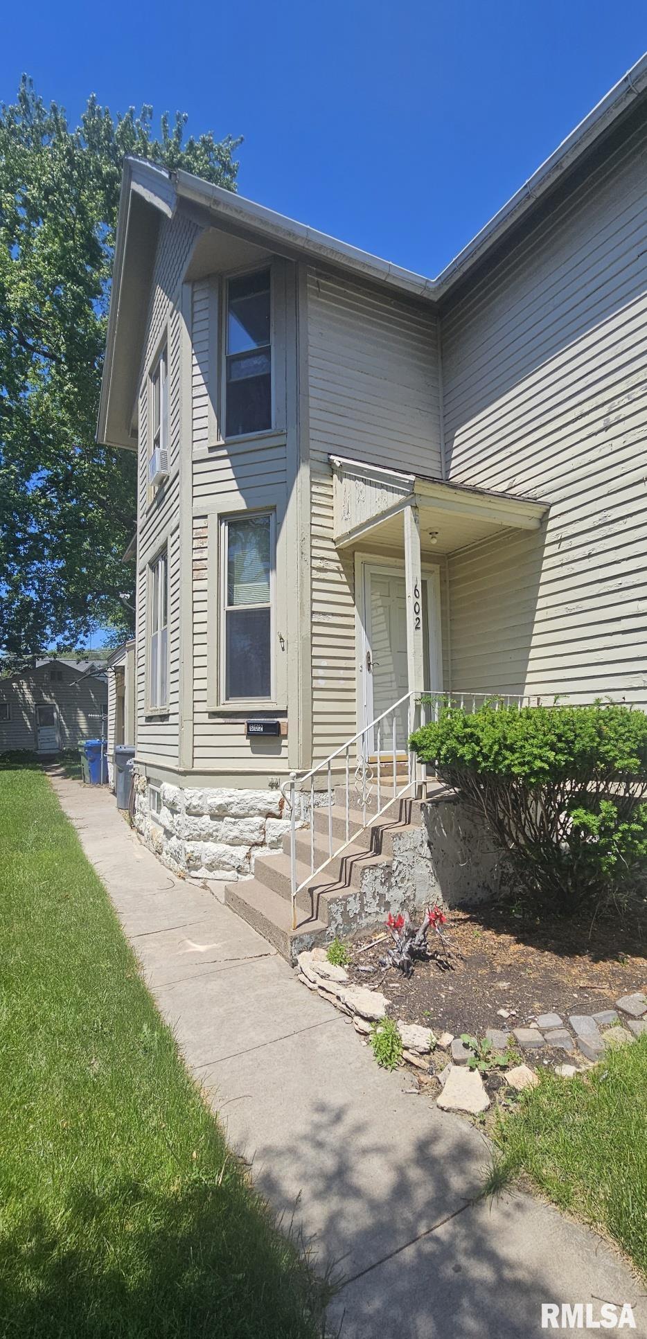 602 Kenilworth Ct, Clinton, IA 52732 - view of property entrance