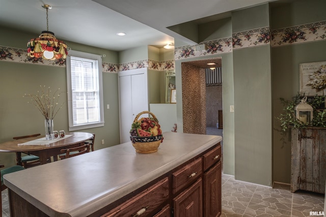 541 10th Ave S, Clinton, IA 52732 - kitchen featuring baseboards, light countertops, and pendant lighting