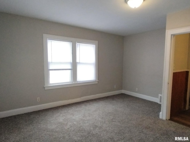 832 W 8th St, Davenport, IA 52803 - unfurnished room featuring carpet and baseboards