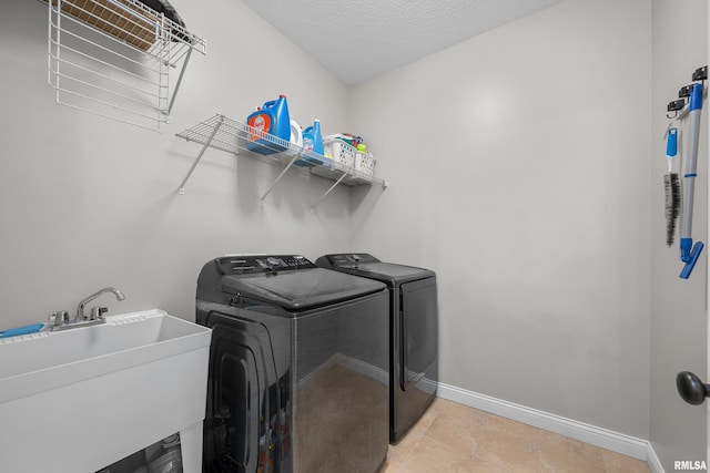 510 W Pinehurst Dr, Eldridge, IA 52748 - washroom featuring washer and clothes dryer, baseboards, and a textured ceiling