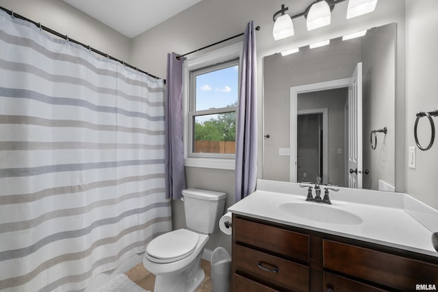 510 W Pinehurst Dr, Eldridge, IA 52748 - bathroom featuring toilet, vanity, tile patterned floors, baseboards, and a shower with shower curtain