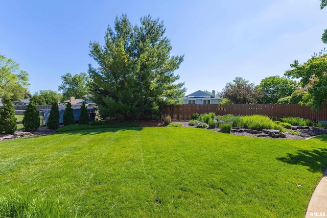 2312 Windsor Dr, Davenport, IA 52807 - view of yard