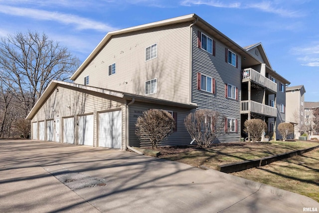 3814 Creek Hill Dr, Bettendorf, IA 52722 - view of property exterior with a garage, concrete driveway, and a balcony