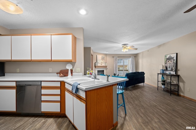 3814 Creek Hill Dr, Bettendorf, IA 52722 - kitchen with stainless steel dishwasher, a ceiling fan, a sink, open floor plan, and a peninsula