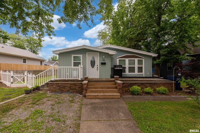 1104 E Lindell St, West Frankfort, IL 62896 - view of front of house