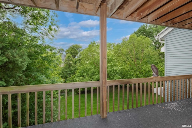 4675 Kynnelworth Dr Unit 301, Bettendorf, IA 52722 - deck with a lawn