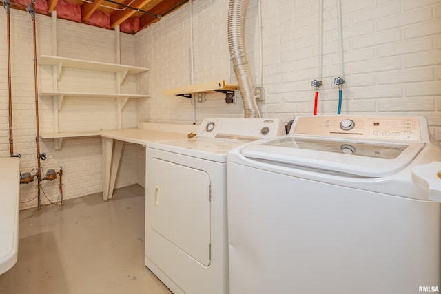 4675 Kynnelworth Dr Unit 301, Bettendorf, IA 52722 - washroom featuring independent washer and dryer