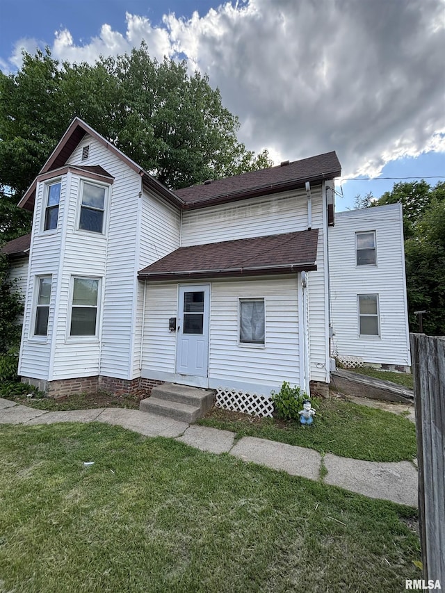 837 19th Ave, Moline, IL 61265 - view of front of property with a front yard and roof with shingles