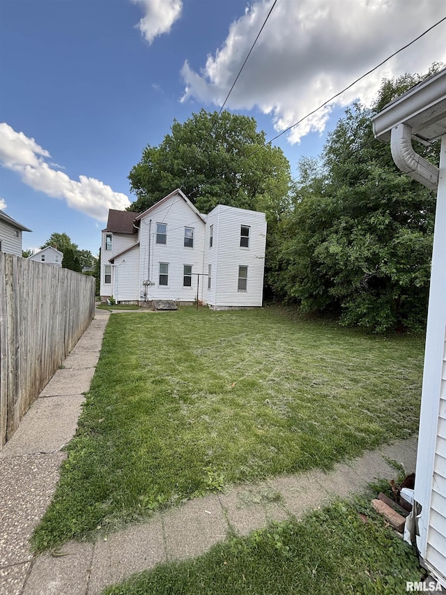 837 19th Ave, Moline, IL 61265 - view of yard