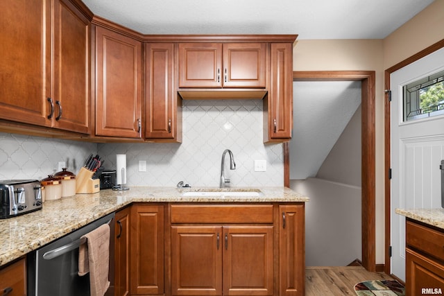 2614 W 59th St, Davenport, IA 52806 - kitchen with a sink, dishwasher, light wood-type flooring, and backsplash