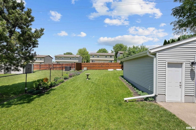 2614 W 59th St, Davenport, IA 52806 - view of yard