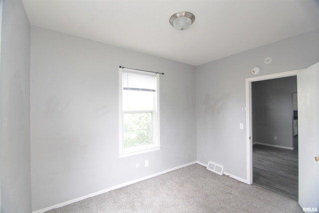 1502 N Ripley St, Davenport, IA 52803 - carpeted spare room featuring baseboards and a smoke detector