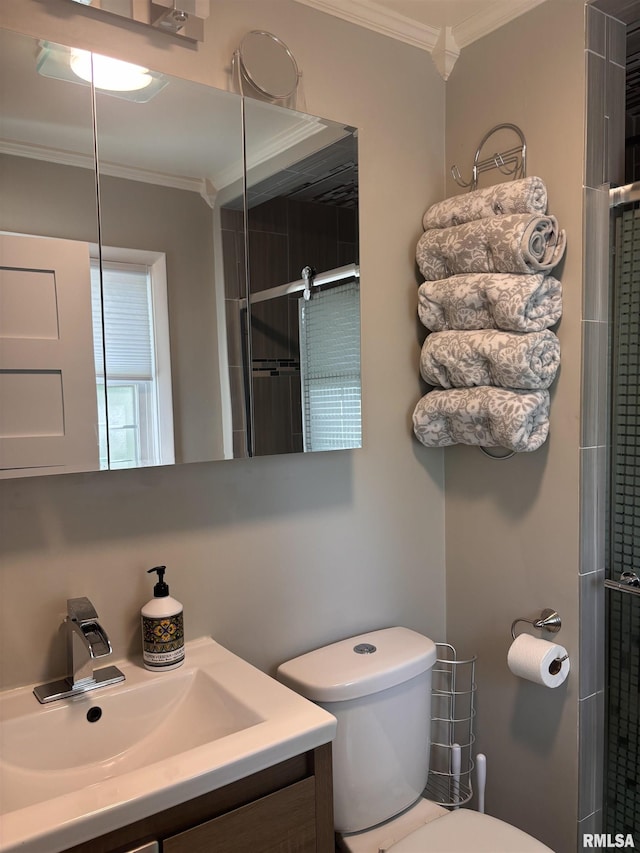 462 Circle Dr, Kewanee, IL 61443 - full bath featuring crown molding, toilet, vanity, and tiled shower