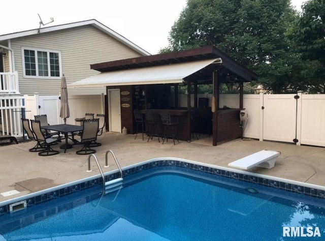 462 Circle Dr, Kewanee, IL 61443 - view of pool featuring a patio and a diving board