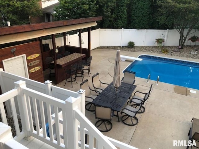 462 Circle Dr, Kewanee, IL 61443 - view of pool with a fenced backyard, a patio area, and a diving board