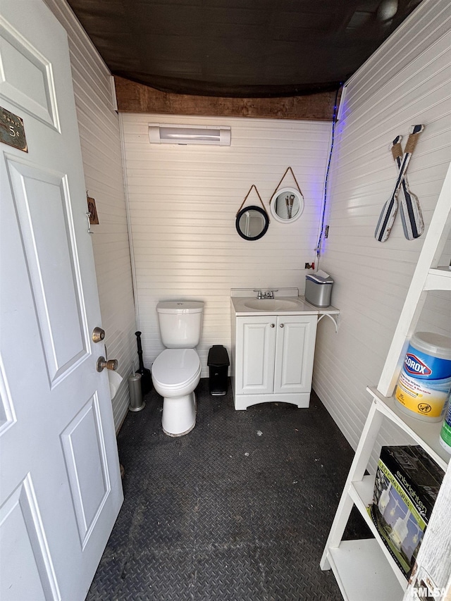 462 Circle Dr, Kewanee, IL 61443 - bathroom with toilet and vanity