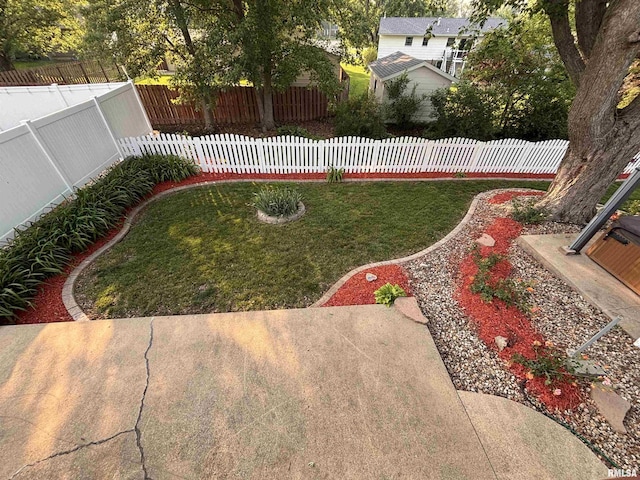 462 Circle Dr, Kewanee, IL 61443 - view of yard