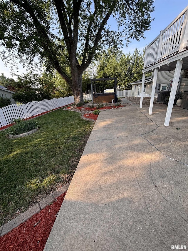 462 Circle Dr, Kewanee, IL 61443 - view of yard with a covered hot tub and a patio area
