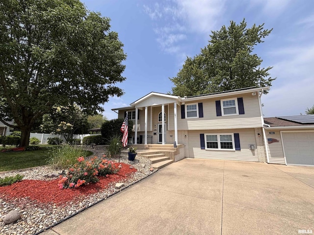 462 Circle Dr, Kewanee, IL 61443 - view of front facade with a porch and concrete driveway