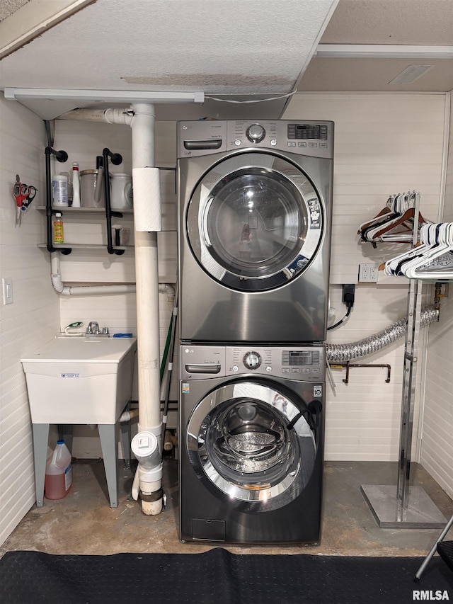 462 Circle Dr, Kewanee, IL 61443 - laundry area with stacked washer / drying machine