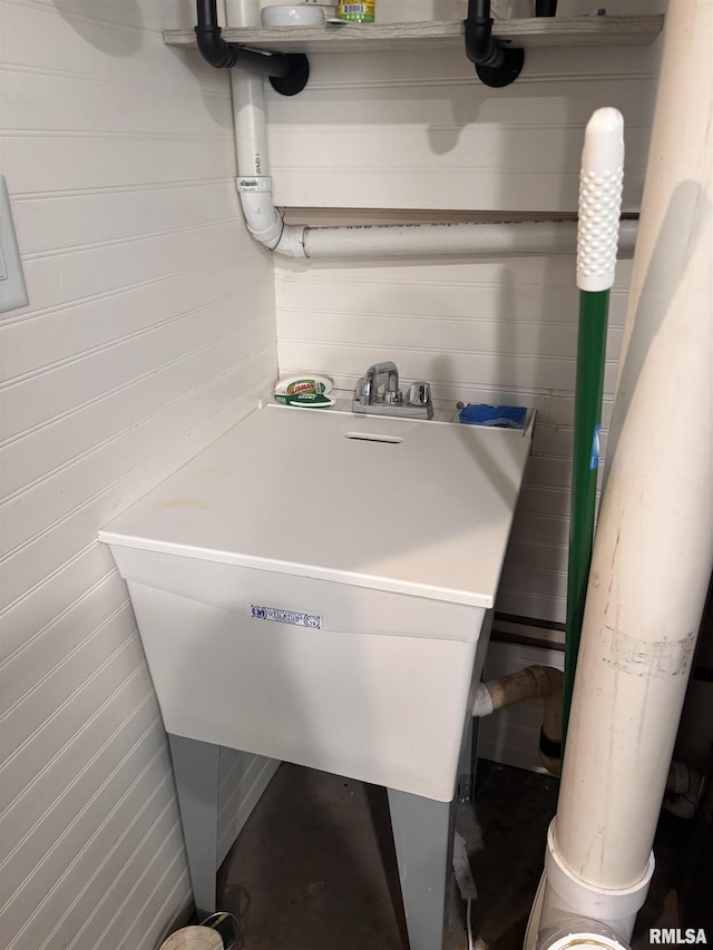 462 Circle Dr, Kewanee, IL 61443 - detailed view of a sink