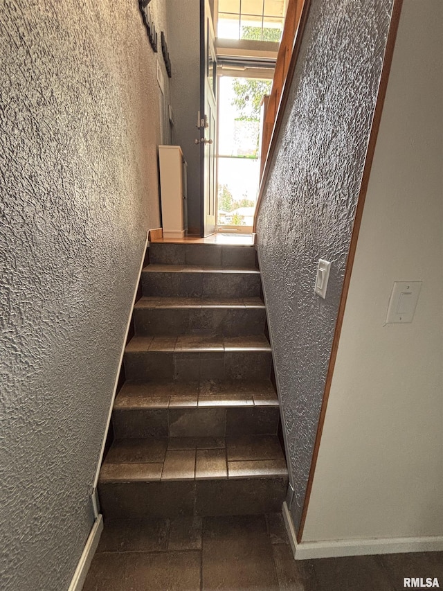462 Circle Dr, Kewanee, IL 61443 - staircase with baseboards and a textured wall