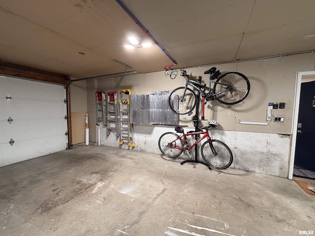 462 Circle Dr, Kewanee, IL 61443 - view of garage