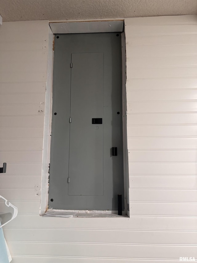 462 Circle Dr, Kewanee, IL 61443 - utility room with electric panel