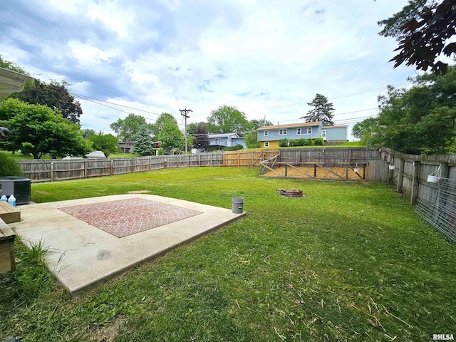4325 N Lincoln Ave, Davenport, IA 52806 - view of yard featuring a patio and cooling unit
