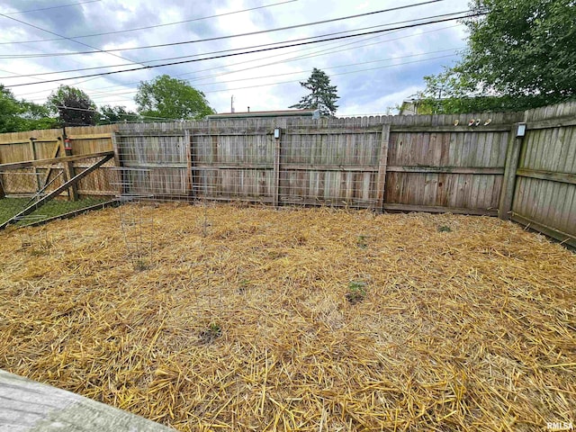 4325 N Lincoln Ave, Davenport, IA 52806 - view of fenced backyard