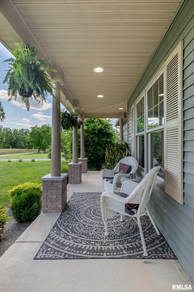 3160 Sycamore Rd, Carterville, IL 62918 - view of covered porch