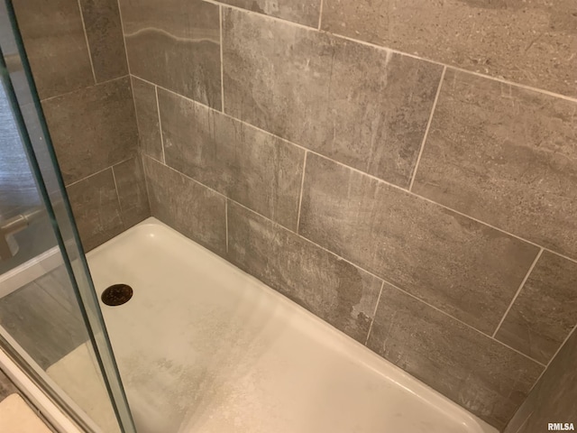 1424 29th Ave, Moline, IL 61265 - bathroom view of a shower