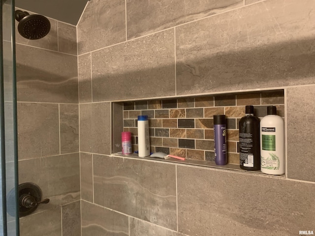 1424 29th Ave, Moline, IL 61265 - bathroom view of tiled shower
