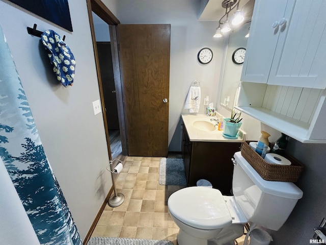 709S 4th St S, Maquoketa, IA 52060 - full bath featuring toilet and vanity