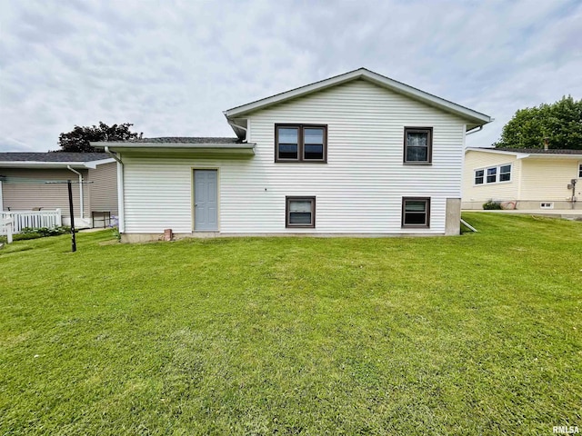 709S 4th St S, Maquoketa, IA 52060 - back of property with a lawn