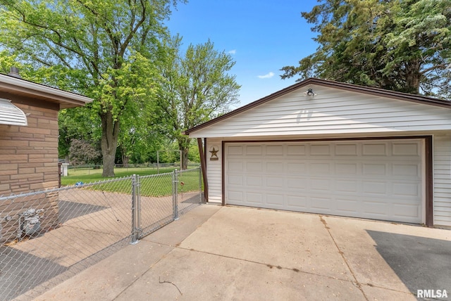 2706 W 47th St, Davenport, IA 52806 - photo 2