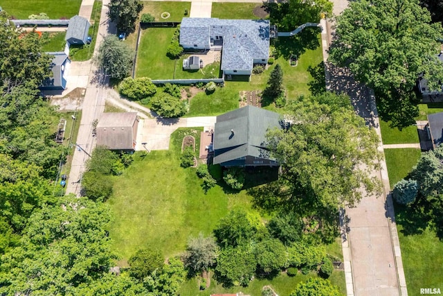 924 Brown St, Bettendorf, IA 52722 - drone / aerial view