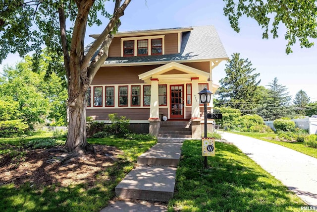 924 Brown St, Bettendorf, IA 52722 - view of front of property with a shingled roof
