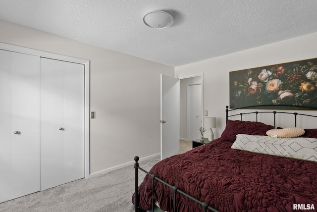 28013 230th St, Le Claire, IA 52753 - bedroom featuring carpet, baseboards, a closet, and a textured ceiling
