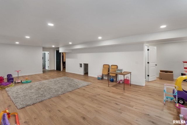 1625 W 71st St, Davenport, IA 52806 - recreation room featuring recessed lighting, wood finished floors, and baseboards