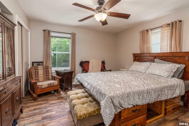 615 W Grand Ave, Carterville, IL 62918 - bedroom with wood finished floors and ceiling fan
