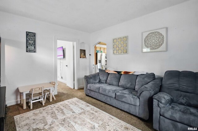 3414 Fillmore Ln, Davenport, IA 52806 - living room featuring arched walkways and carpet