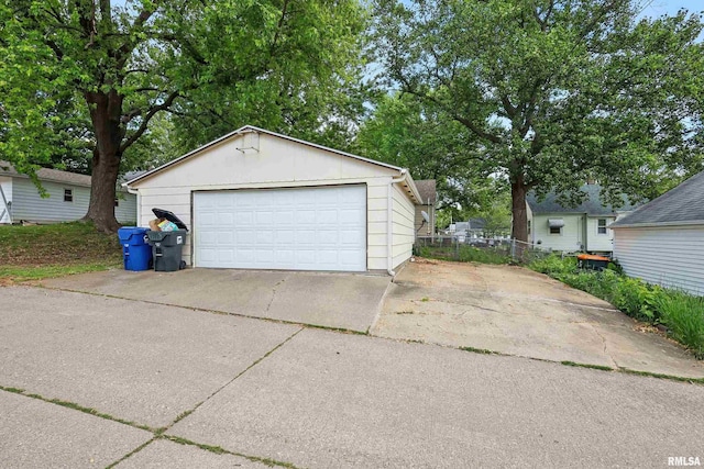 3414 Fillmore Ln, Davenport, IA 52806 - view of detached garage