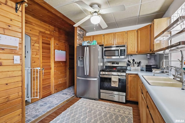 3414 Fillmore Ln, Davenport, IA 52806 - kitchen featuring stainless steel appliances, dark wood-style floors, a sink, light countertops, and a ceiling fan